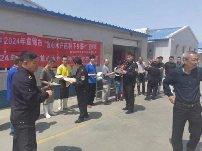 盘山县水产苗种执法人员分别在大洼区三角洲,二界沟,盘山县胡家镇设立